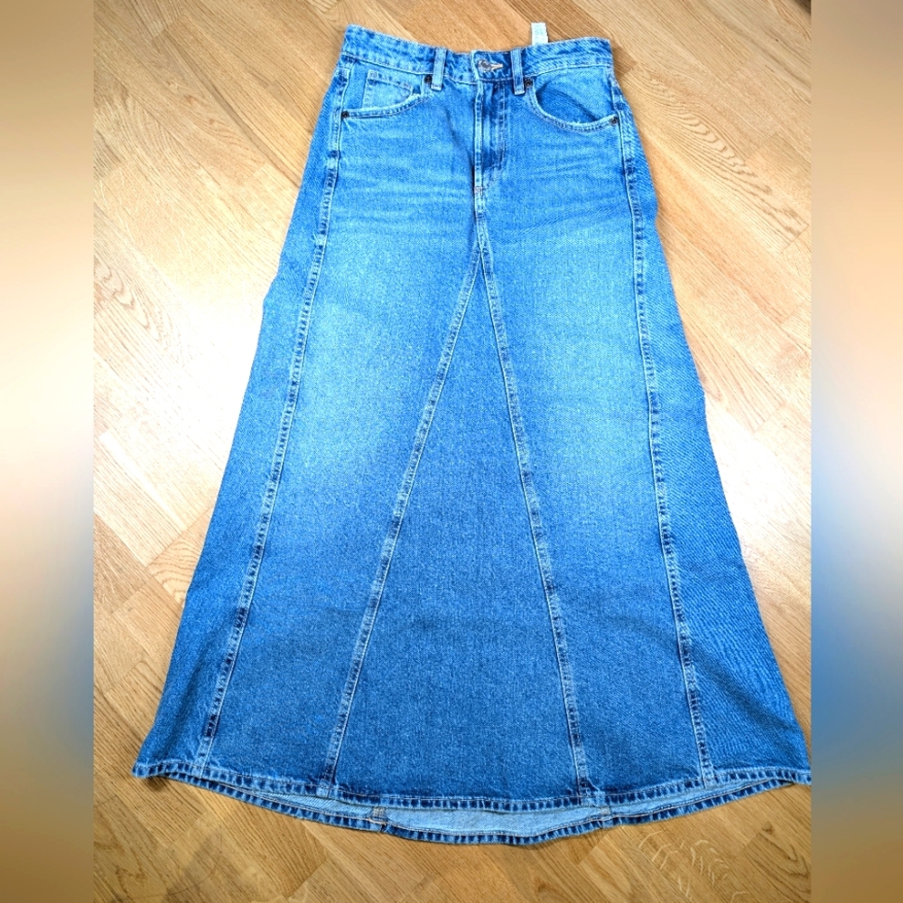 Zara mid-wash high rise A-line denim skirt